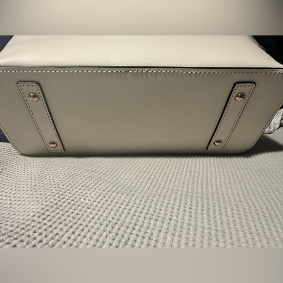 New Dooney and Bourke Zip Top Tote with Matching Wallet - Picture 9 of 11